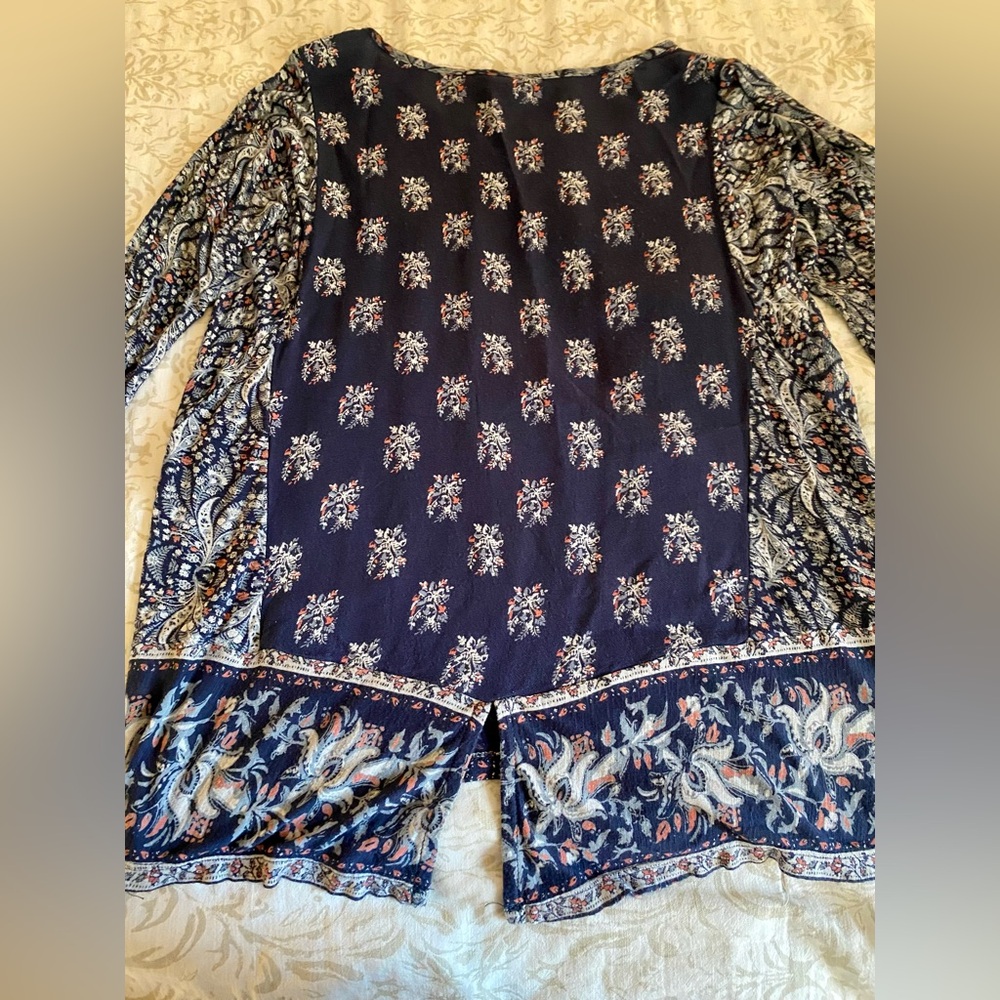 Floral Pattern Top - Picture 2 of 3